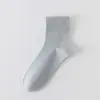 Meias Masculinas Zhuji, Meias Finas de Seda para o Verão, Meias Masculinas de Algodão Cor Sólida, Meias de Seda de Cano Médio Absorventes de Suor e Resistentes a Odores