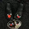 Flor de zapato de pingüino de boca larga linda hebilla de zapato de pingüino de ojo oblicuo Zapatos con agujeros lindos de personalidad DIY con decoración superior