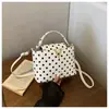 Moda 2026 Otoño Nuevo Hombro Único Retro Personalidad Cruzada Tendencia Bolso de Mujer Bolso de Mano Pequeño Bolso Tote Versátil