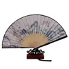 Leque dobrável de bambu, Leque de seda com flores de ameixeira no atacado, Leque dobrável feminino com design de Qipao, Leque japonês com pintura de paisagem