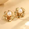 Pendientes Transfronterizos de Flor de Camelia y Perla de Nuevo Producto, Pendientes de Acero Inoxidable, Pendientes Exquisitos de Moda de Nicho, Venta al por Mayor