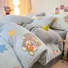 Conjunto de Quatro Peças de Leite Fleece Espesso de Alto Gramatura Cobertor Dupla Face de Flanela de Inverno Conjunto de Três Peças para Dormitório Estudantil de Fleece de Coral