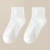 Calcetines para Niños de Color Puro de Media Caña Calcetines Antideslizantes para el Piso de Niños Calcetines Blancos para Estudiantes Calcetines Deportivos para Niñas Otoño e Invierno