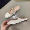 Zapatos de Media Punta Plateados Estilo Francés para Mujer, Sandalias de Moda Nuevas Primavera y Verano 2025 para Usar Afuera con Faldas, Medias Zapatos Cerrados
