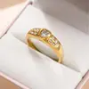 Joyería transfronteriza de acero de titanio europea y americana, anillo con forma de corazón fundido moderno y lujoso para mujer, anillo abierto de acero inoxidable incrustado con diamantes fabricante