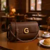 Bolsa Feminina Retro com Corrente de Axila Coreana de Nicho Grande Capacidade Fashionável de Ombro Único Transversal de Axila Toque de Luxo Feminina
