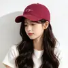 2026 Nueva Gorra de Béisbol Simple Estilo Americano Bordado de Letras Visera Suave Versátil para Hombres y Mujeres Sombrero de Protección Solar