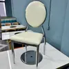 Silla de Comedor Redonda Moderna Simple de Metal Silla para Banquetes de Boda de Hotel Silla con Respaldo Tapizado Suave Blanca Fabricante Venta al por Mayor