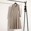 Moda Feminina Plus Size 2026 Outono/Inverno Novo Vestido de Tricô de Manga Longa Emagrecedor Francês Decote V Longo