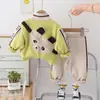 Traje de Tres Piezas Nuevo para Niños de Primavera y Otoño Fabricante Mayorista para Niños y Niñas Cárdigan Chaqueta de Manga Larga Pantalones Cómodos de Algodón
