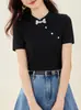 Nova Camiseta Feminina de Manga Curta com Botão de Sapo Retro Chinês Versátil Camada Base Elegante Top com Gola Alta