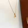 Collar con Colgante de Doble Calabaza Dorada para Mujer, con Perlas Perfectamente Redondas de Fuerte Brillo, Cadena para Clavícula de Alta Gama y Elegante con un Alto Valor Estético