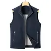 Chaleco sencillo y elegante para hombre con cuello mao y forro fino de algodón, que ofrece calidez, resistencia a las arrugas y fácil cuidado. Perfecto para primavera y otoño, este chaleco sin mangas es ideal para ir al trabajo.