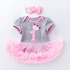 2026 Nuevo Estilo Mameluco Vestido de Cumpleaños para Bebé Niña de Un Año de Manga Corta + Accesorio para el Cabello Parche de Dibujos Animados Bordado Conjunto de Vestido de Una Pieza
