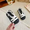 Sandálias de Fundo Macio 2026 Novas Sandálias de Verão para Meninas Bico Aberto Fashionáveis Estilosas de Praia Antiderrapantes Sandálias Romanas para Meninas