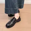 Estilo Britânico Fivela de Uma Tira Mola Moda 2026 Novos Mocassins Femininos Versátil Salto Quadrado Barroco Sapatos de Couro