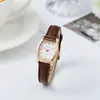 Reloj de cuarzo para mujer con esfera cuadrada retro, reloj de pulsera con correa de cuero de nicho, reloj versátil para estudiantes y para ir al trabajo, relojes de mujer al por mayor