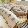 Juego de ropa de cama de cuatro piezas de terciopelo de leche engrosado clase A, sábana de cama de franela de terciopelo coral, funda de edredón, juego de tres piezas para dormitorio de estudiante, invierno