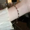 Pulsera Popular de Flor de Zirconia y Perla de Xiaohongshu, Lujo Ligero y Sensación de Alta Gama, Pulsera de Nicho, Joyería de Mano Versátil y Exquisita