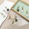 Nuevo Artículo Popular de Venta Cruzada Flor de Cinco Hojas Coreana Colgante de Pera Llavero Colgante de Bolsa Flor de Cerezo Pequeño Regalo