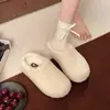 Sapatos Pantufas Peludos Versáteis de Plataforma com Salto Alto para Mulheres Uso Externo 2026 Inverno Nova Moda Plush de Lã de Cordeiro Bico Fechado Meia Pantufa