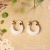 Brincos de lua de luxo leve da moda Xinjiang Dongling Jade jade branco natural jade dourado fivela de orelha pequenos acessórios atacado