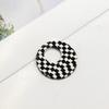 Accesorios vintage de resina acrílica huecos redondos geométricos de cuadros blanco y negro DIY aretes aretes al por mayor