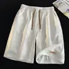 Shorts de basquete retrô americano, shorts casuais esportivos de praia folgados, shorts de seda gelada com textura estilosa e única para homens