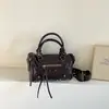 Bolsa Biker Estilo Coreano Feminina 2026 Nova Pequena Nicho Moda Rebite Bolsa de Mão Bolsa Almofada Alça Larga de Ombro Bolsa de Ombro Único Transversal
