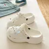 Estilo Delicado e FemininoSandálias Fechadas Simples e Versáteis para o Verão com um Toque de Luxo, Chinelos Femininos de EVA Borboleta Pérola