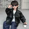 Chaqueta de cuero de doble bolsillo para niño para primavera y otoño, nuevo estilo otoño 2026, chaqueta de cuero urbana fresca y moderna
