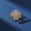 Broche femenino de estilo japonés y coreano con diseño de nicho giratorio con forma de flor de cuatro hojas y ramillete giratorio.