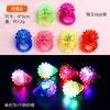 Luz de anel de morango luminoso anel de dedo led fluorescente coroa de amor flash barra de luz anel de brinquedo de borracha macia