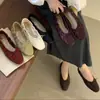 Sapatilhas macias estilo delicado com laço para mulheres, sapatos rasos de calçar fácil com laço, confortáveis para os pés, disponíveis em várias cores