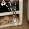 Colar Pingente Saturno Prata Feminino Alto Padrão Corrente de Clavícula Outono e Inverno Design de Nicho Personalizado Acessórios Versáteis