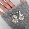 Um brincos de duas peças de metal folha borla stud feminino senso de design nicho personalidade retrô simples brincos de todos os brincos