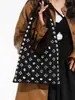 Moda Europea y Americana 2026 Primavera Nuevo Bolso Tote, Elegante y Genial Bolso de Hombro Tipo Cubo con Tachuelas de Lunares para Mujer