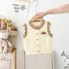 Colete Tricotado Infantil Peça Externa Fofo e Estiloso Jaqueta Cardigã Sem Manga Bebê Primavera & Outono 2025 Novo Colete Suéter