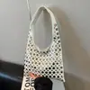 Bolsa 2025 Nova Bolsa Feminina Moda Europeia e Americana Bolsa de Ombro Design de Nicho Bolinhas Rebite Bolsa de Braço de Alta Qualidade