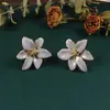 Comercio exterior súper ventas aretes de flor frescos pintados a mano esmalte alta calidad simples elegantes aretes combinables para mujer