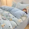 Juego de Ropa de Cama Grueso de Terciopelo de Leche de Cuatro Piezas para Invierno, Estilo Fresco y Sencillo, Sábana Cálida y Funda de Edredón para Dormitorios de Estudiantes y Uso Doméstico, Venta al por Mayor