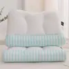 El nuevo núcleo de almohada es suave y cómodo, soporta la columna cervical, ayuda al sueño, adecuado para dormitorios de estudiantes, habitaciones y uso doméstico como almohada individual.