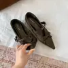 Nuevos zapatos Mary Jane de 5 cm2026 con plataforma interior, caracterizados por una punta poco profunda, detalle de lazo y diseño de punta fina, perfectos para bailarinas.