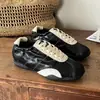 Zapatos de entrenamiento alemanes rojos con cordones y punta redonda, zapatos de senderismo para deportes al aire libre, zapatillas de correr de suela fina, zapatos casuales para commuting para mujer