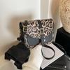 Bolso de Hombro Texturizado con Diseño Nicho de Moda para Mujer 2025 Nuevo Principio de Primavera Bolso de Hombro con Textura Estampado de Leopardo de Moda Bolso de Silla de Montar