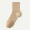Calcetines Personalizados para Hombre Color Sólido Raya Vertical Ins Tendencia Deportivos de Media Caña Absorbentes de Sudor Transpirables Anti-Pilling Calcetines de Negocio