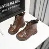Botas Martin da Moda para Meninas 2026 Outono/Inverno Novo Estilo Botas Infantis Botas de Cano Curto Estilosas com Forro de Lã Botas de Couro Versáteis para Crianças Maiores