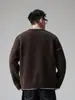 Suéter de punto para hombre de otoño con cuello en V de dos piezas, suéter casual de manga larga con un toque de alta gama, top versátil y de corte holgado