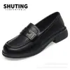 Mocassins primavera sapatos pequenos de couro sola macia superfície macia confortável calce fácil sapatos de couro para trabalho fabricantes de marca entrega em peça única