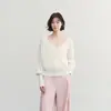 Suéter de tricô texturizado com mistura de lã Jomi STUDIO "Tecido com Pensamento Inabalável" com decote V e mangas com punho